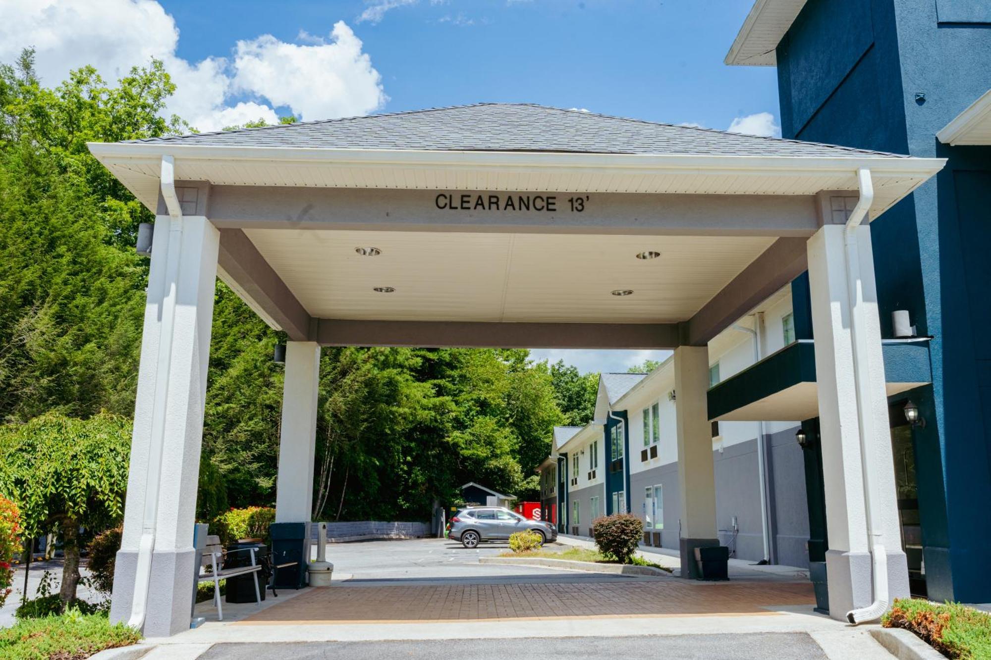 Clarion Pointe-Dillard Near Blue Ridge Mountains Hotell Exteriör bild